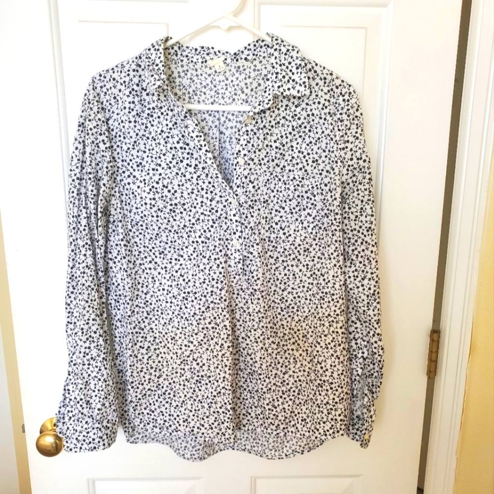 Women's Black and White Floral Top. Size Small. Pullover
